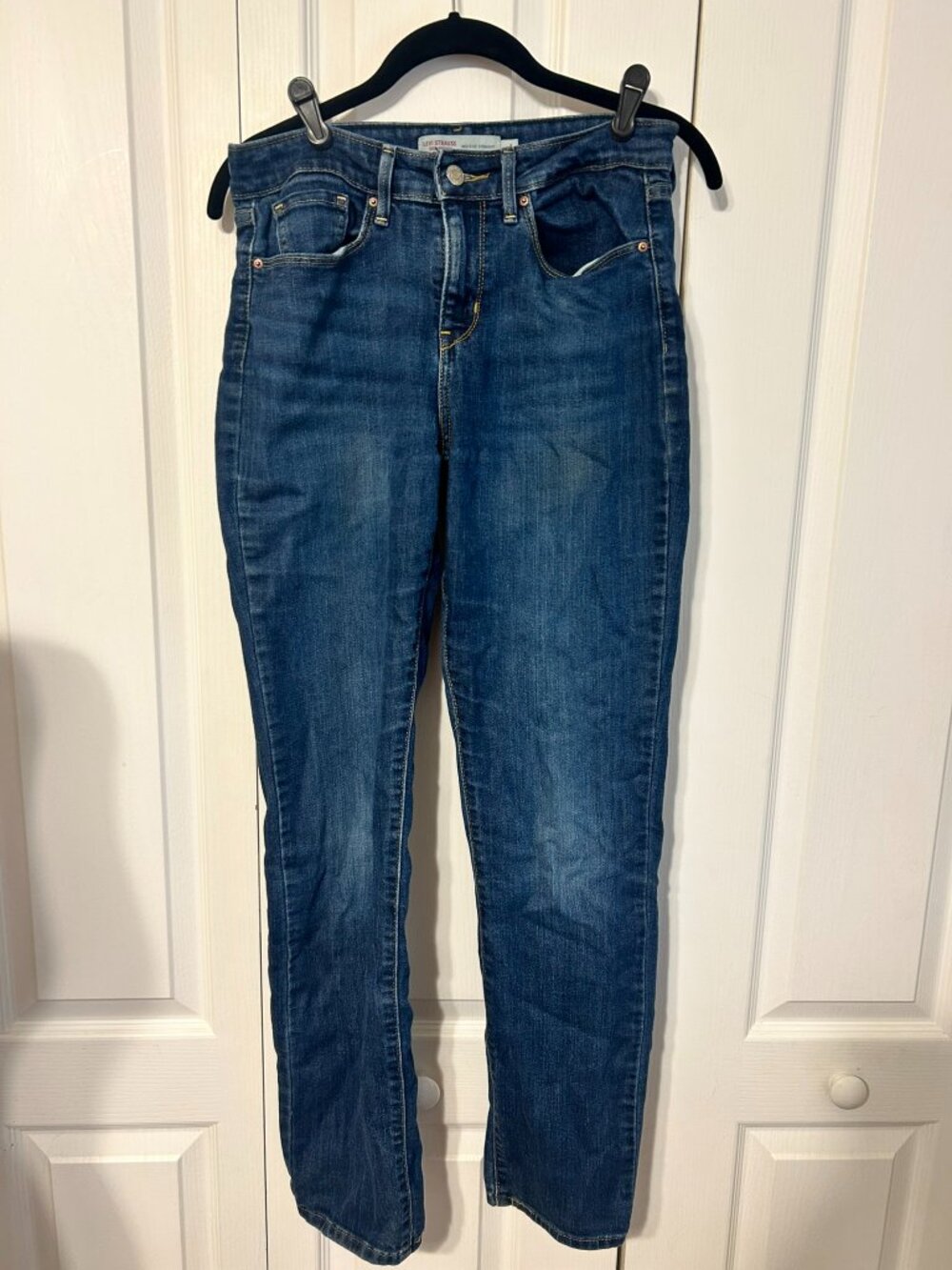 Levi Strauss Signature Womens Size 4 Mid Rise Straight Leg Stretch Jeans
